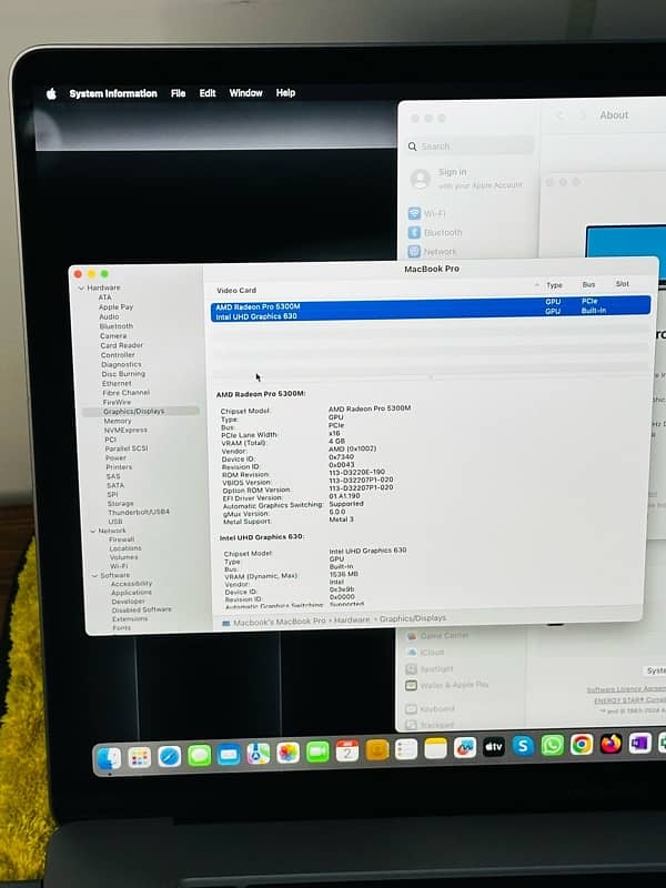 MacBook Pro late 2019 16inch display 32GB RAM 7