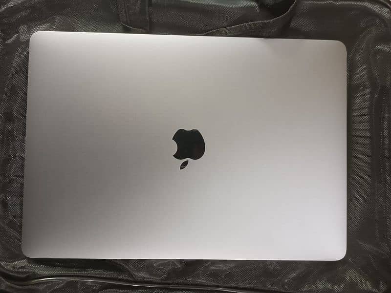 Mac Book Pro 100% best condition 1