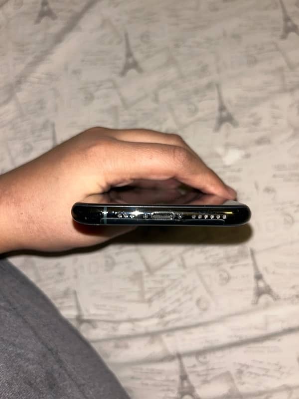 iPhone 11 Pro 256gb 71% battery health 4