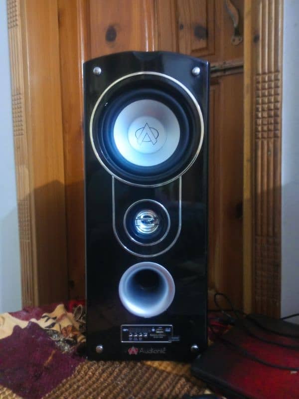 Audionic classic 5 plus speakers 1