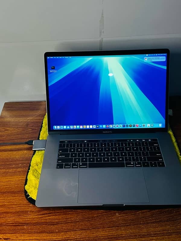 MacBook Pro 2019 Core i9 32GB RAM 3