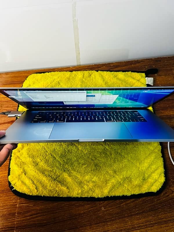 MacBook Pro 2019 Core i9 32GB RAM 8