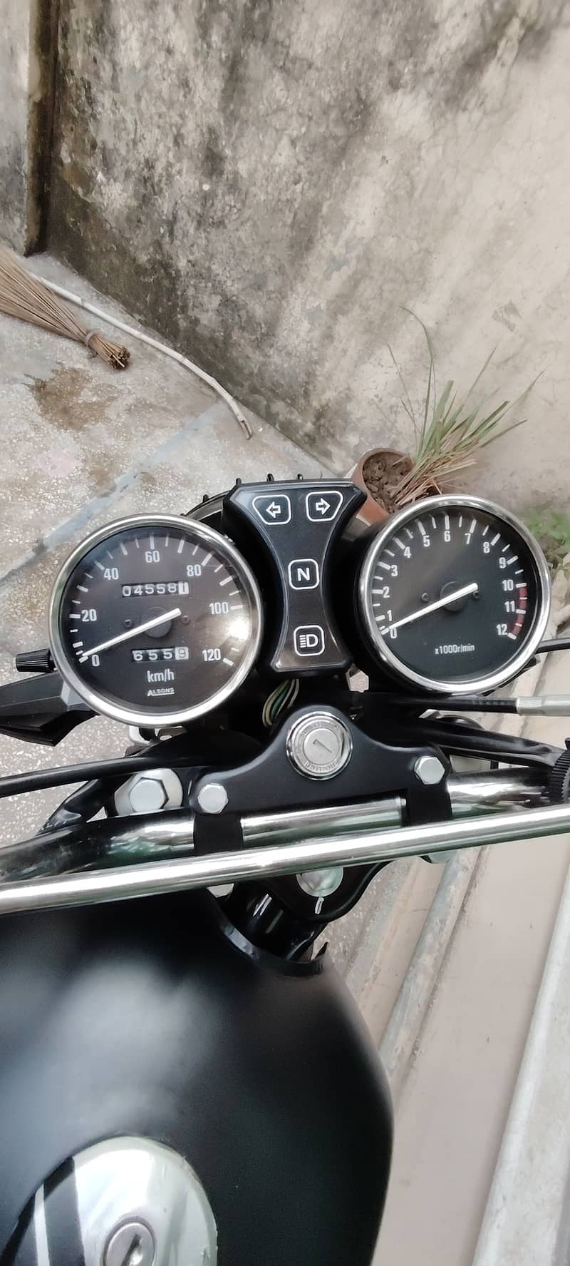 Suzuki GS 150 2024 3