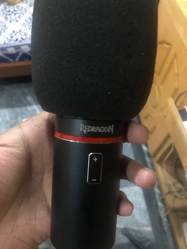 REDRAGON GM300 BLAZAR GAMING STREAM MICROPHONE With Mic Stand 3