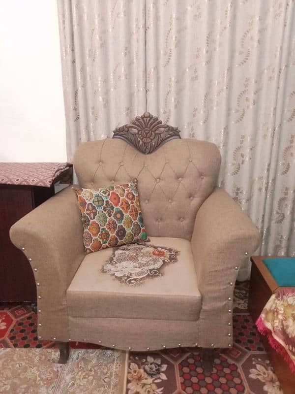 only 1.5yr used sofa set. 5