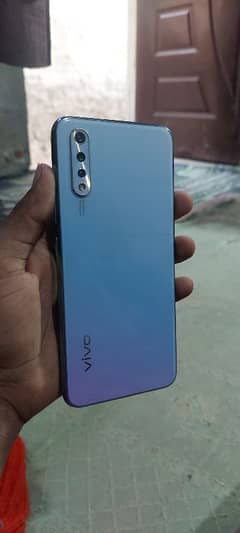 vivo s1 . . . ram 4gb ram 128 rom. . . .