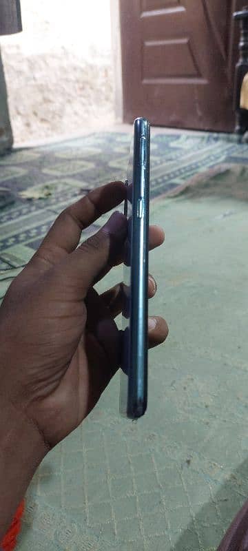 vivo s1 . . . ram 4gb ram 128 rom. . . . 4