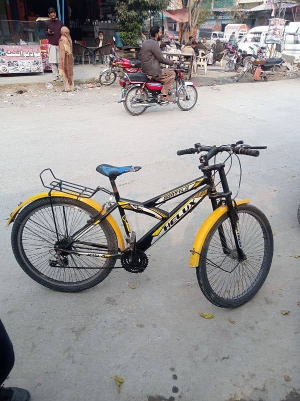 hillix cycle in yellow and black colour 26 inch mobile no 03139832485 0