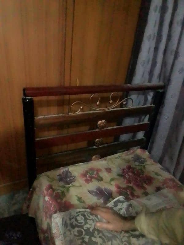 urgent sale single bed iron 1