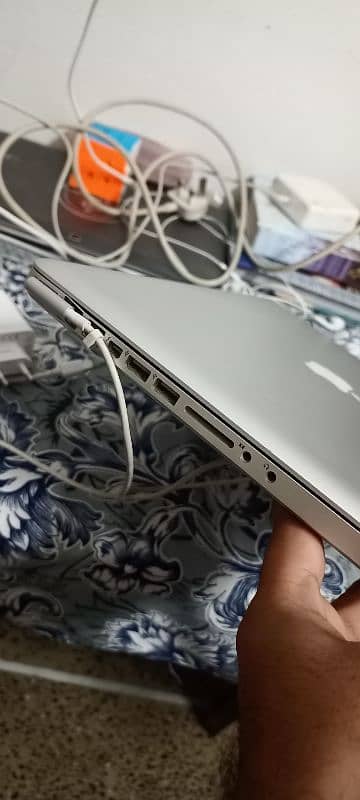 MacBook Pro (15-inch, Early 2011) 1