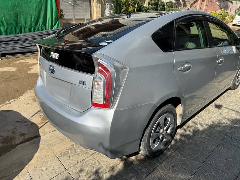 Toyota Prius 2015/2018 S LED 1