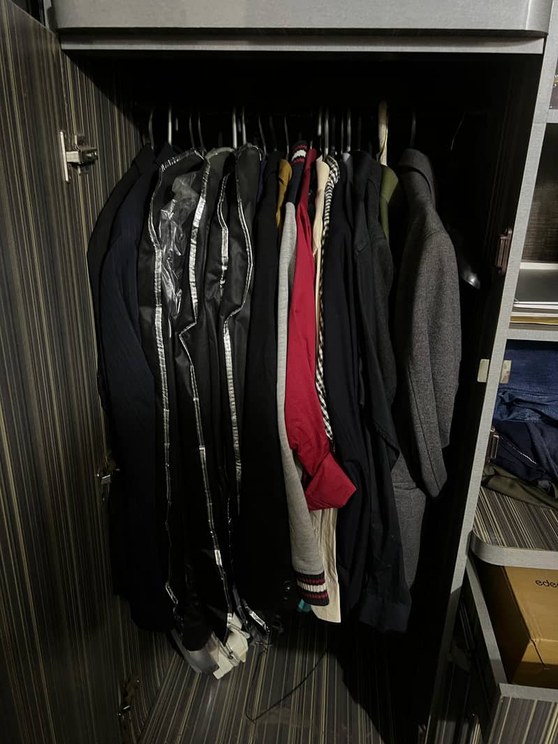 2-Door Bedroom Wardrobe for Sale – Excellent Condition! 10