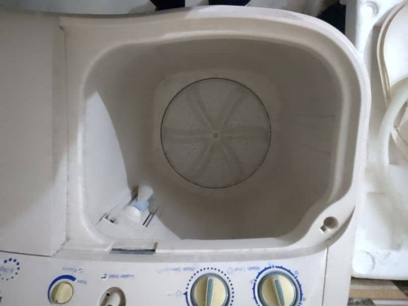 semiautomatic Washing machine with dryer 1