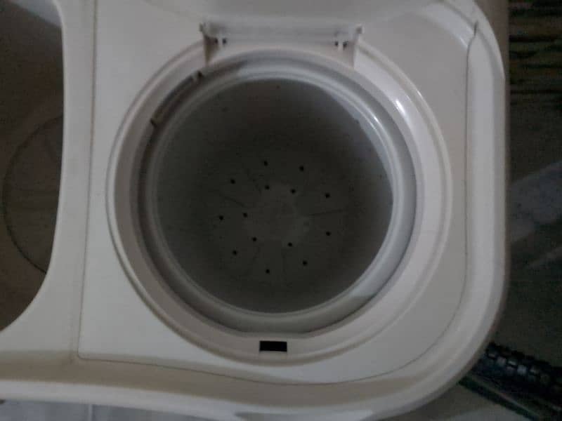 semiautomatic Washing machine with dryer 3