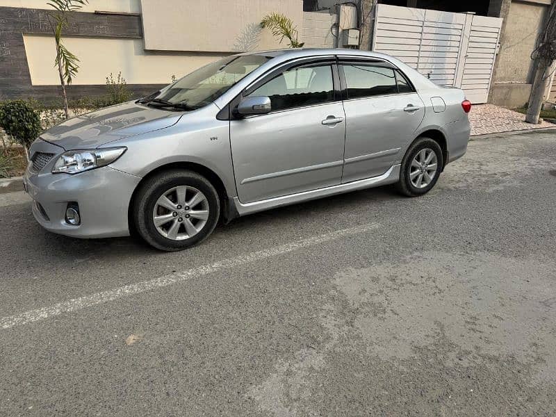 Toyota Corolla Altis 2011 1