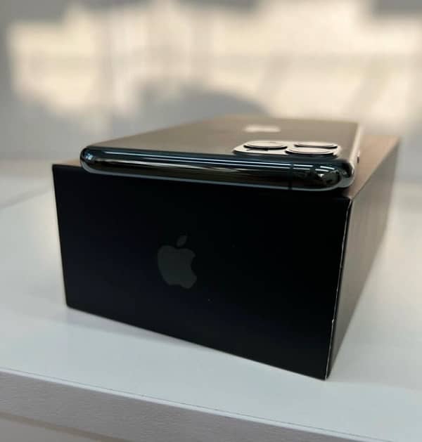 iPhone 11 Pro Max 256gb pta approve In brand new condition 5