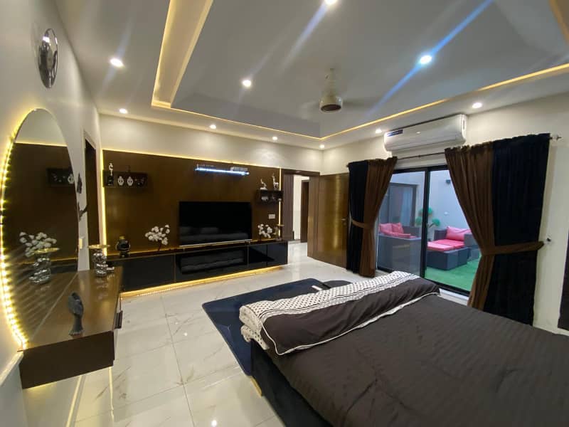 1 KANAL FULLY FURNISHED FACING PARK HOUSE FOR SALE 2