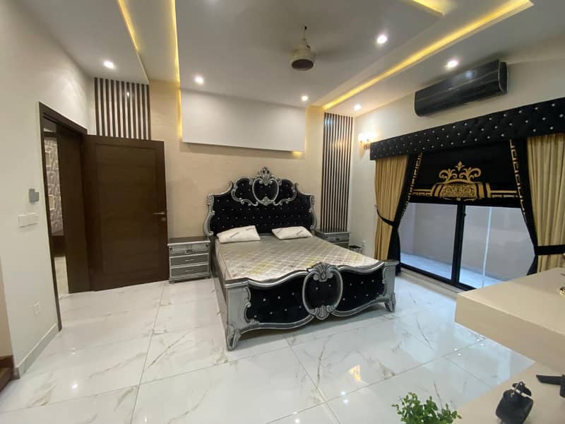 1 KANAL FULLY FURNISHED FACING PARK HOUSE FOR SALE 4