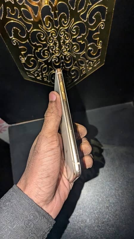 iPhone 8 all okay 256 gb non pta 3