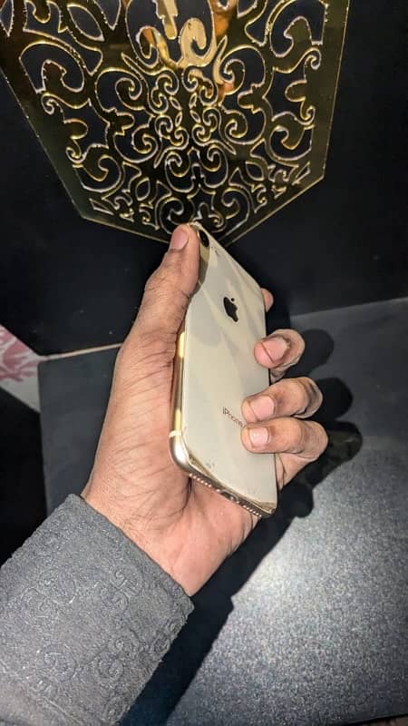 iPhone 8 all okay 256 gb non pta 5