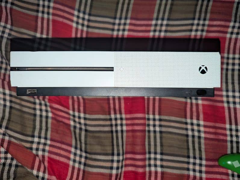 Xbox One S 9