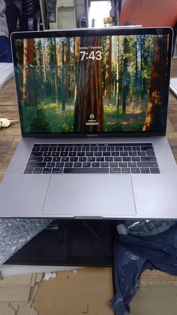 Macbook pro 2018 i7 1