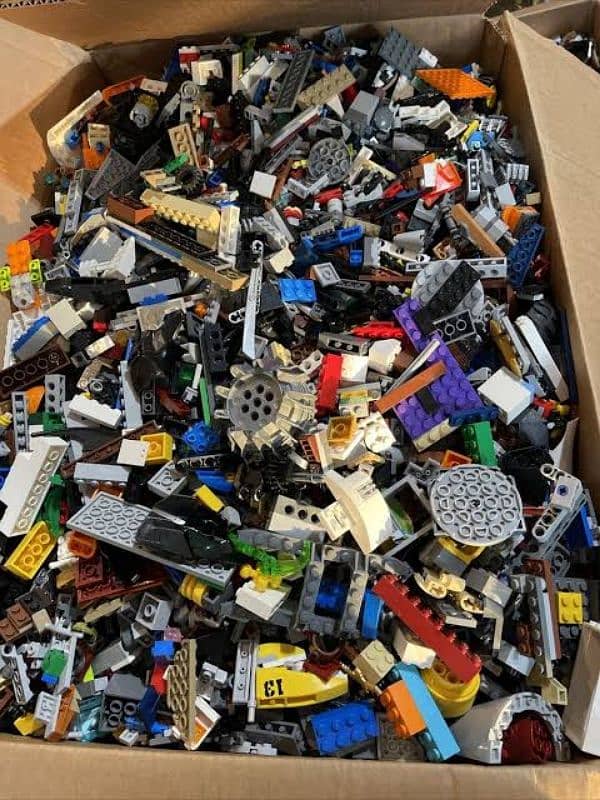 lego Random 3000 pcs with character 1