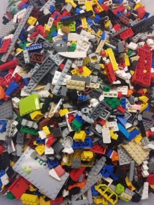 lego Random 3000 pcs with character 2