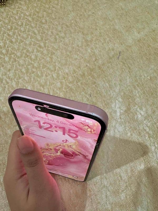 iphone 15 pink 4