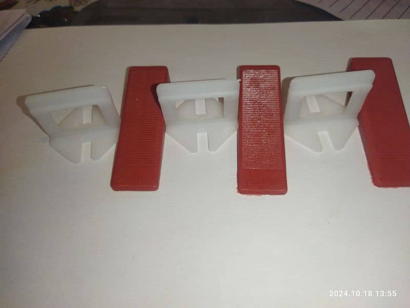 Tiles spacers clip and wedge 2