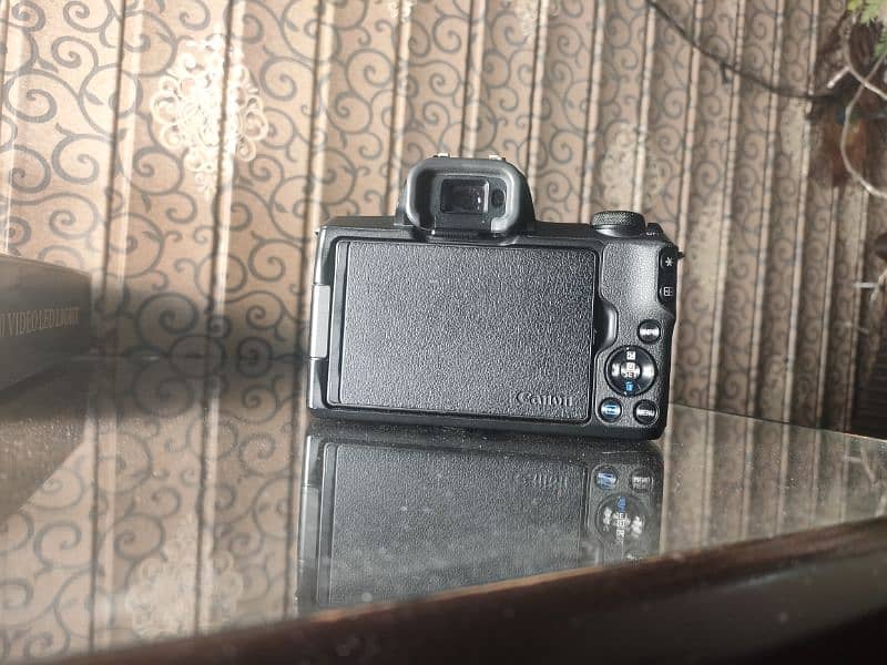 CANON M 50 Mirror less DSLR 0