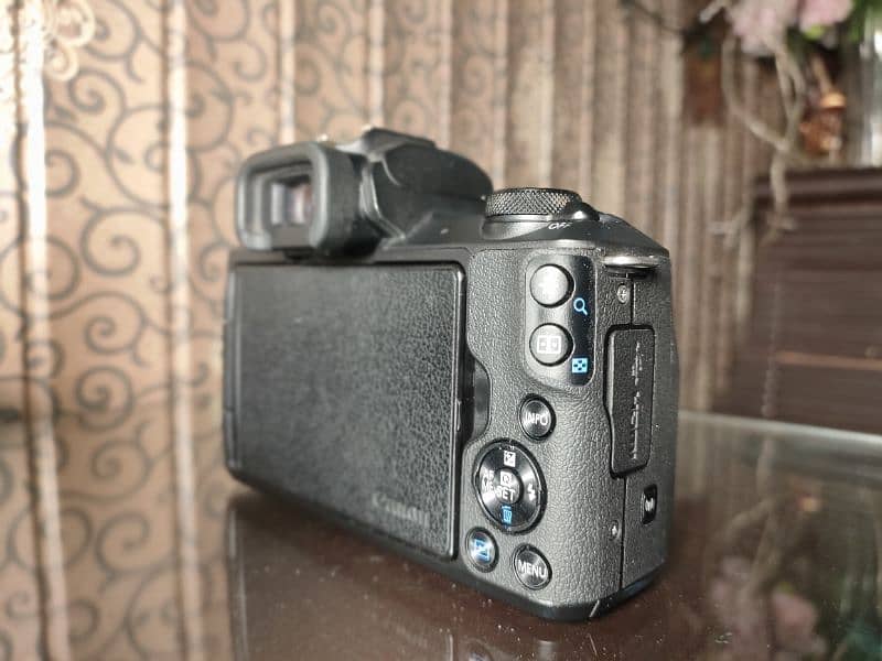 CANON M 50 Mirror less DSLR 3