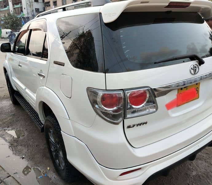 Toyota Fortuner 2015 4