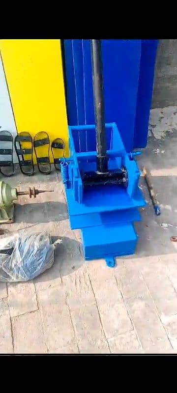 Manual Chappal banany wali Machine 1