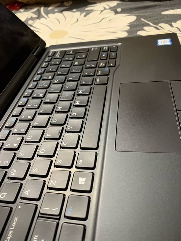 DELL Latitude 7390   touch led     360 0