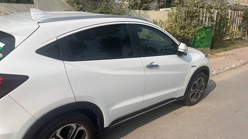 Honda Vezel 2018 Z Sensing with two keys 1st owner 2