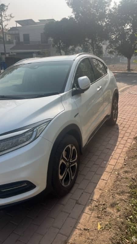 Honda Vezel 2018 Z Sensing with two keys 1st owner 3