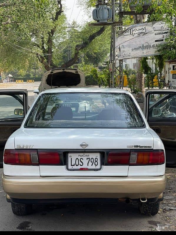 Nissan Sunny 1993 14