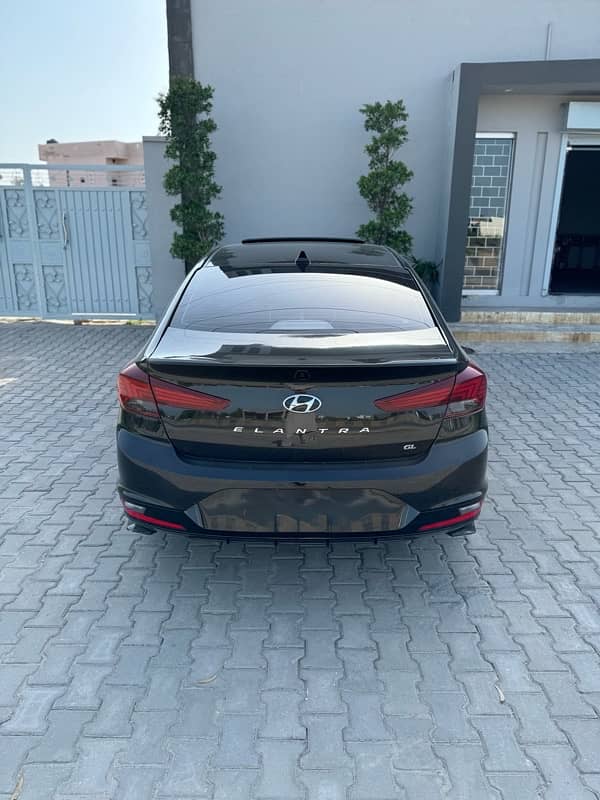 Hyundai Elantra 2022 1