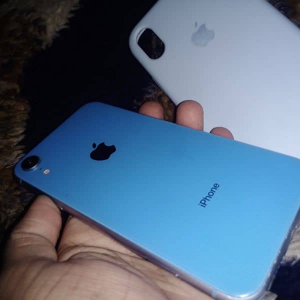 IPhone XR factory unlock. . onic sim working 0