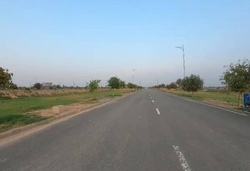 10 MARLA MOST BEAUTIFUL PRIME LOCATION 40 FEET ROAD RESIDENTIAL PLOT FOR SALE IN NEW LAHORE CITY PHASE 2 3