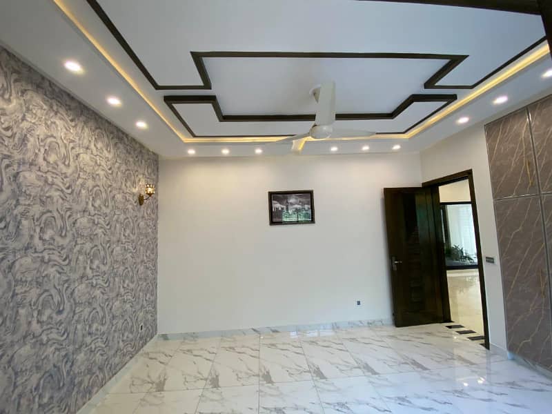 10 Marla Like New House For Rent In Sector B Bahria Town Lahore 5