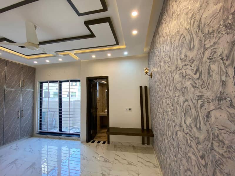 10 Marla Like New House For Rent In Sector B Bahria Town Lahore 8