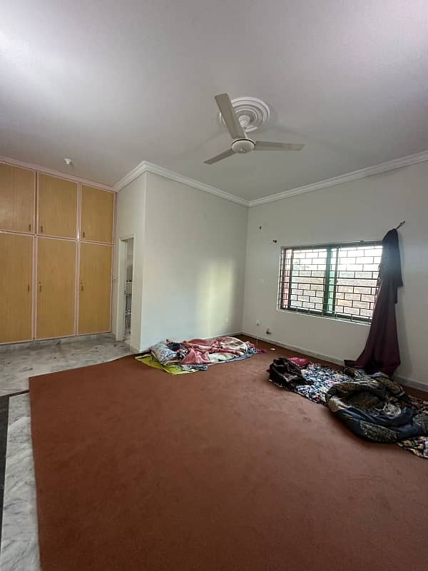 1.5 Kanal House With Lawn & Gas Available 10 Marla Lawn . 15