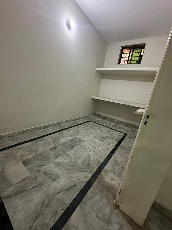 1.5 Kanal House With Lawn & Gas Available 10 Marla Lawn . 16