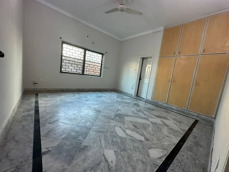 1.5 Kanal House With Lawn & Gas Available 10 Marla Lawn . 20