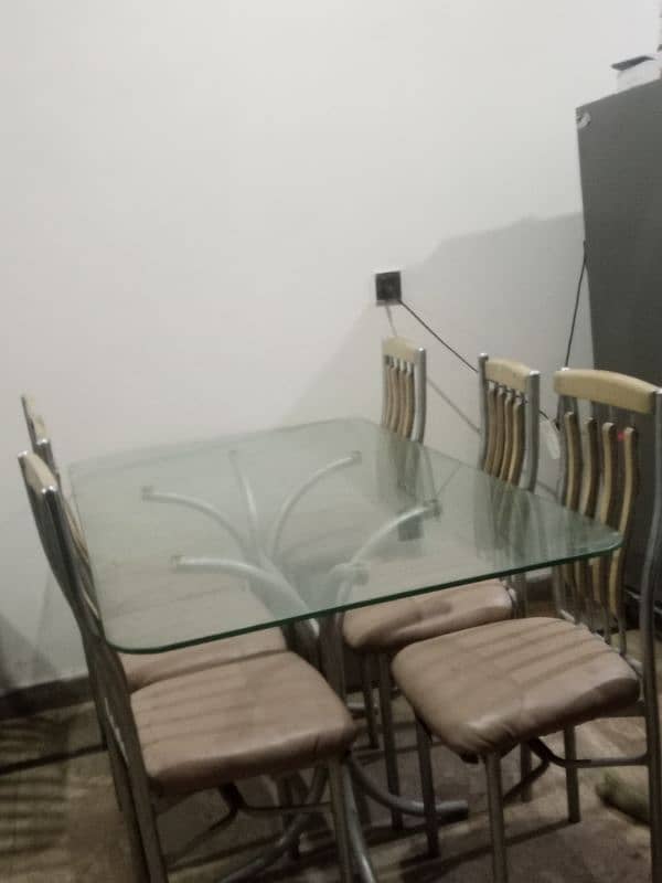 Dinning table for sale in lahore good condition 4