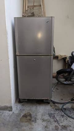 Pel fridge medium size . ok. . . 03052578227