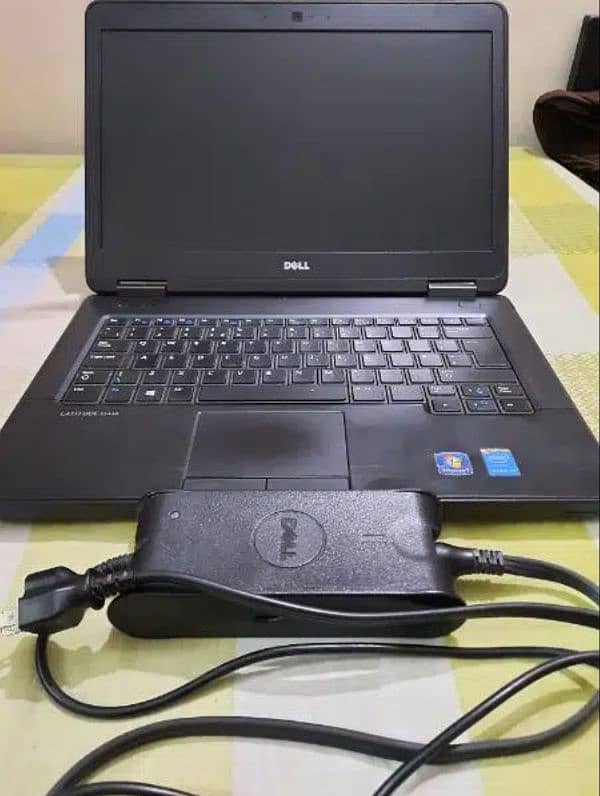 Dell E5540 laptop with charger 0