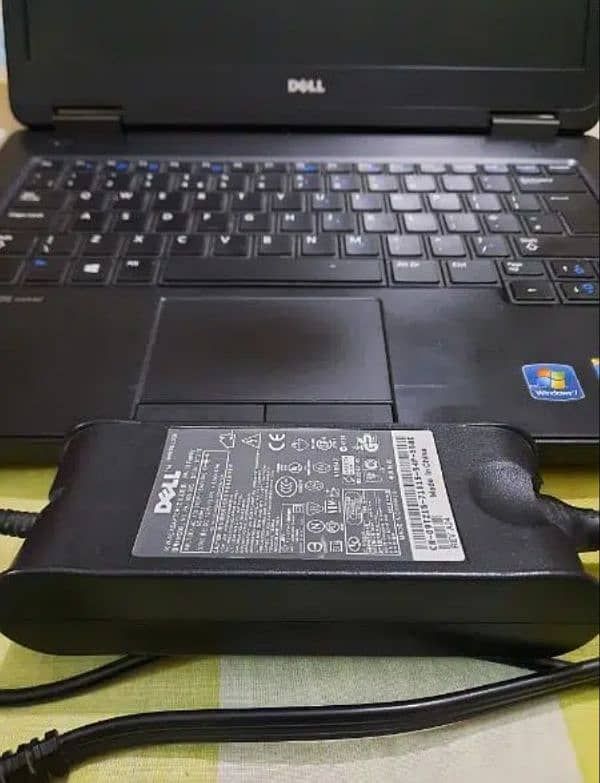 Dell E5540 laptop with charger 4